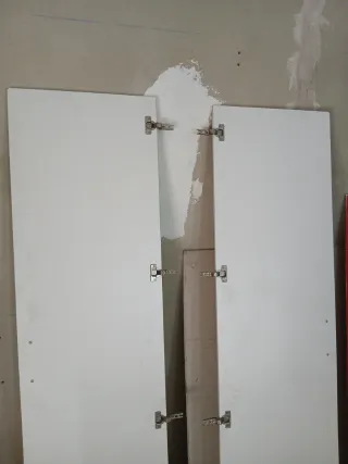 Puerta de armario blanca