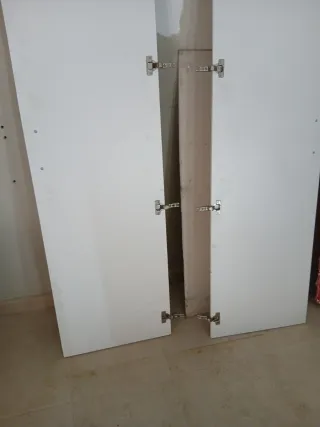 Puerta de armario blanca