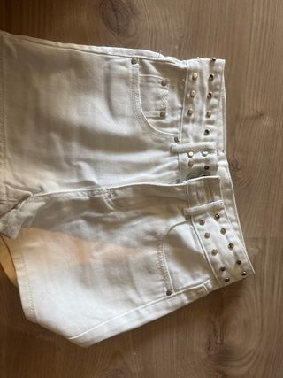 Shorts vaqueros blancos con estrellas plateadas