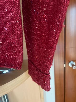 Jersey rojo con detalles blancos