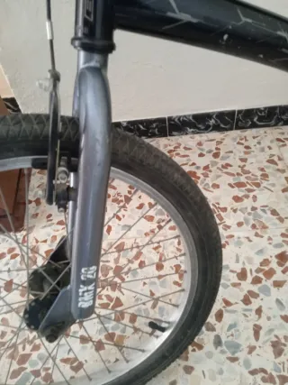 Bicicleta BMX Negra