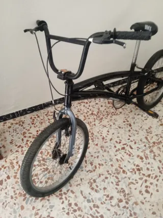 Bicicleta BMX Negra