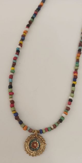 Collar gargantilla cuentas vidrio