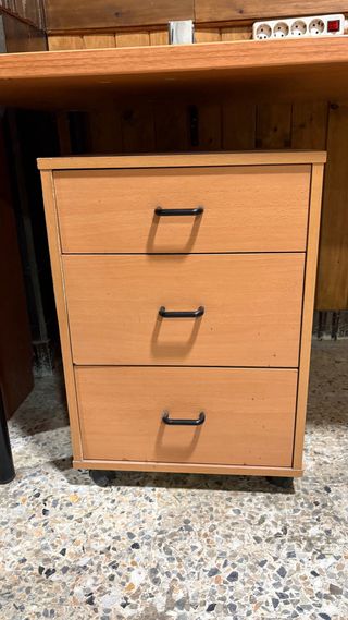 MESA DE ESCRITORIO CON CAJONERA