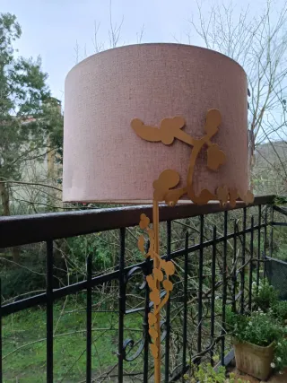 Lampada da terra in metallo vintage dorata