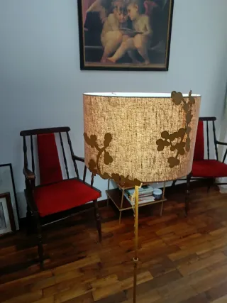 Lampada da terra in metallo vintage dorata