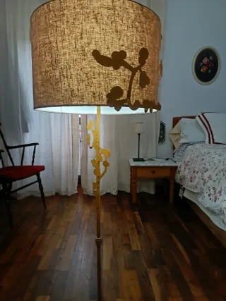 Lampada da terra in metallo vintage dorata