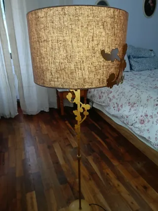 Lampada da terra in metallo vintage dorata