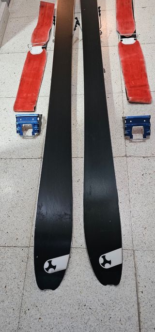 Esquís de travesía La Sportiva Skitrab, 178 cm.