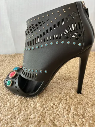 Sandalias Gucci Botín Negro con Piedras