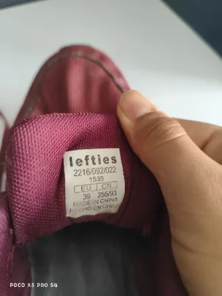 Zapatillas deportivas rojas