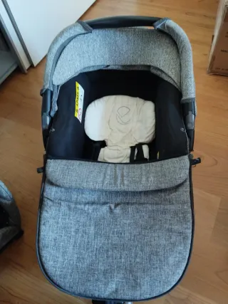 Jané Muum 2 pezzi + base per auto