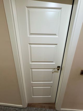 Puertas blancas interiores de madera