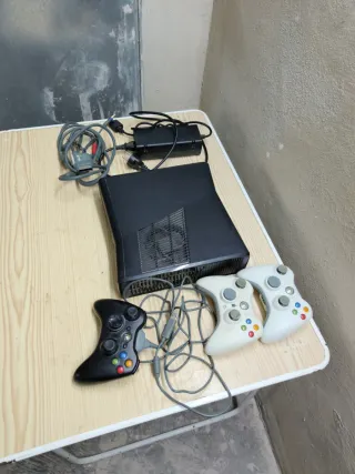Consola Xbox 360 Negra + 2 Controles