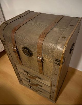 Baúl vintage de madera y cuero