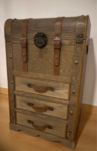 Baúl vintage de madera y cuero
