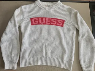 Jersey Guess Blanco con Logo Rojo