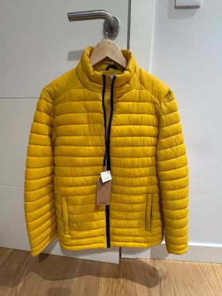 Chaqueta plumífero amarilla