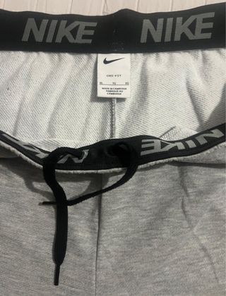 Pantalón Nike Gris