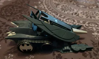 2 Figuras de Batman & automobile Con accesorios.