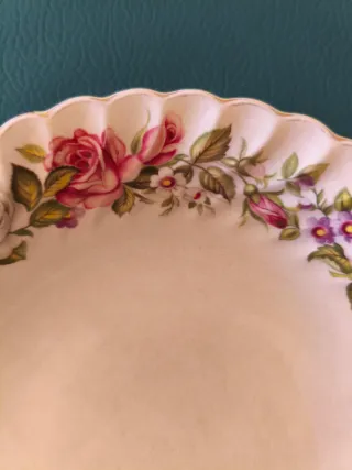 2 Platos Porcelana Inglesa Flores Rosas