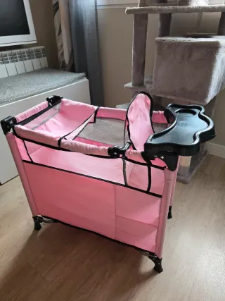 Cuna-trona-cambiador-armario para muñecas rosa