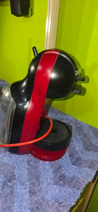 Cafetera Dolce Gusto Roja