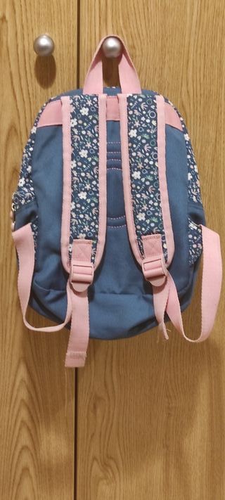 Mochila de paseo, marca Enso, con estampado floral