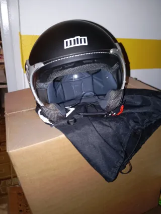 Capacete de moto preto