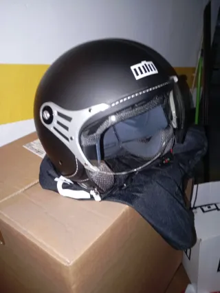 Capacete de moto preto