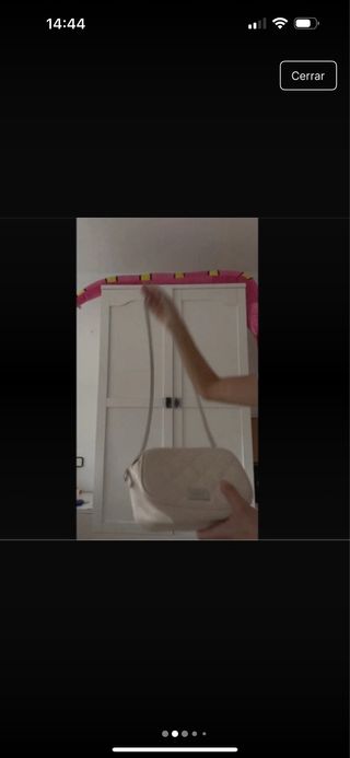 Bolso beige acolchado Bershka