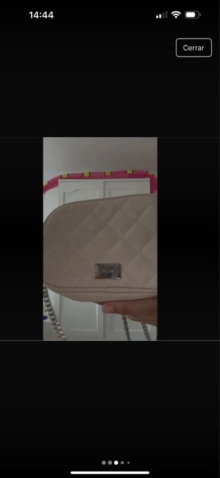 Bolso beige acolchado Bershka