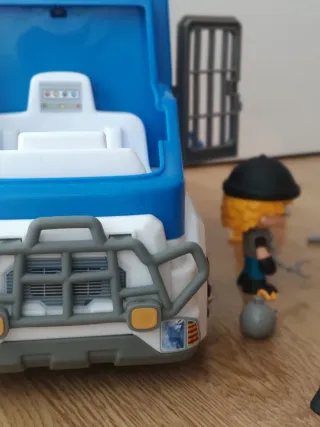 Camión de policía pinipon action