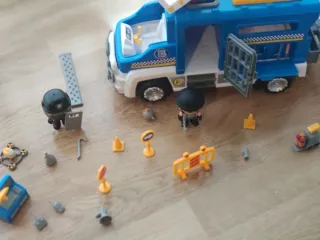 Camión de policía pinipon action