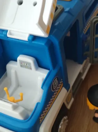 Camión de policía pinipon action