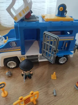 Camión de policía pinipon action