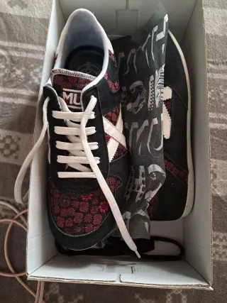 Zapatillas Munich Negras y Rosas