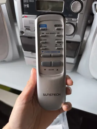 Equipo de música SUNSTECH CD Radio Cassette
