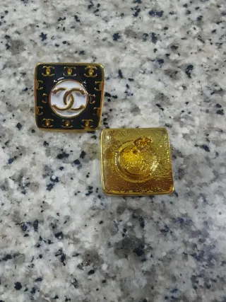 Pendientes Chanel Cuadrados Negro y Dorado