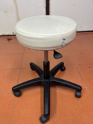 Taburete giratorio con ruedas