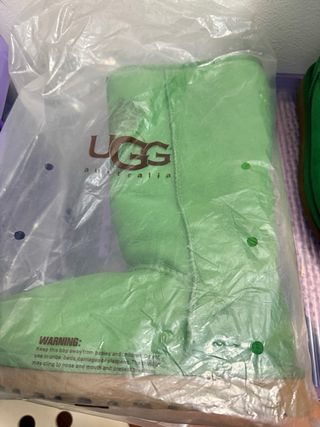 Stivali UGG alti verdi con design floreale