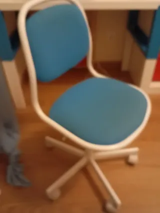 Secretária evolutiva e cadeira com rodas