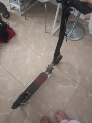 Patinete rosa y negro plegable