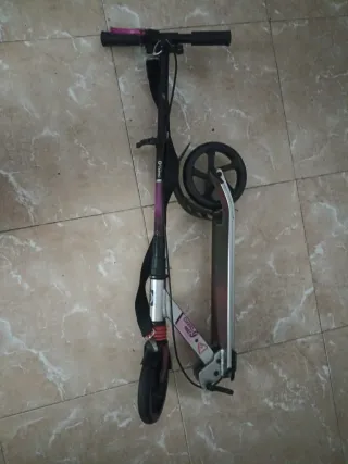 Patinete rosa y negro plegable