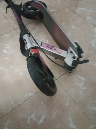 Patinete rosa y negro plegable