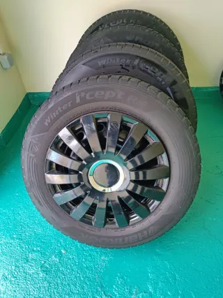 Juego 4 ruedas ( tapacubo, llanta y neumático)