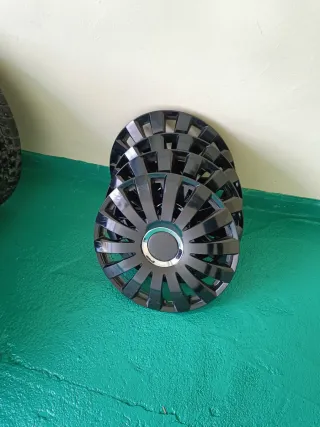 Juego 4 ruedas ( tapacubo, llanta y neumático)