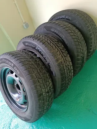 Juego 4 ruedas ( tapacubo, llanta y neumático)