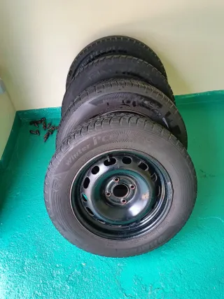 Juego 4 ruedas ( tapacubo, llanta y neumático)