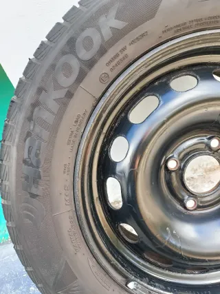 Juego 4 ruedas ( tapacubo, llanta y neumático)